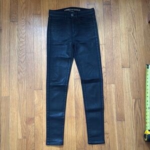 American Eagle Outfitters Women's Black coated jeggings size 2 regular